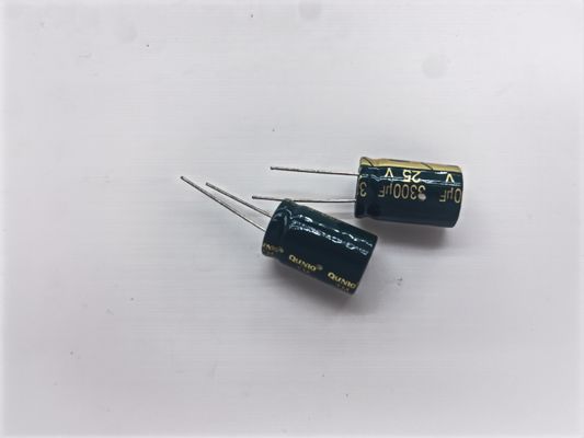 Frekans Kendini iyileştiren Alüminyum Elektrolitik Kondansatör -40.C'den 105.C'ye kadar Polarize 2000-10000 Saat